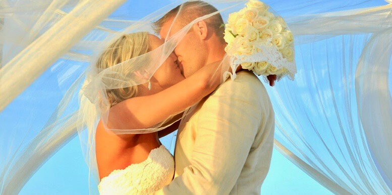 wedding-kiss-with-flowers
